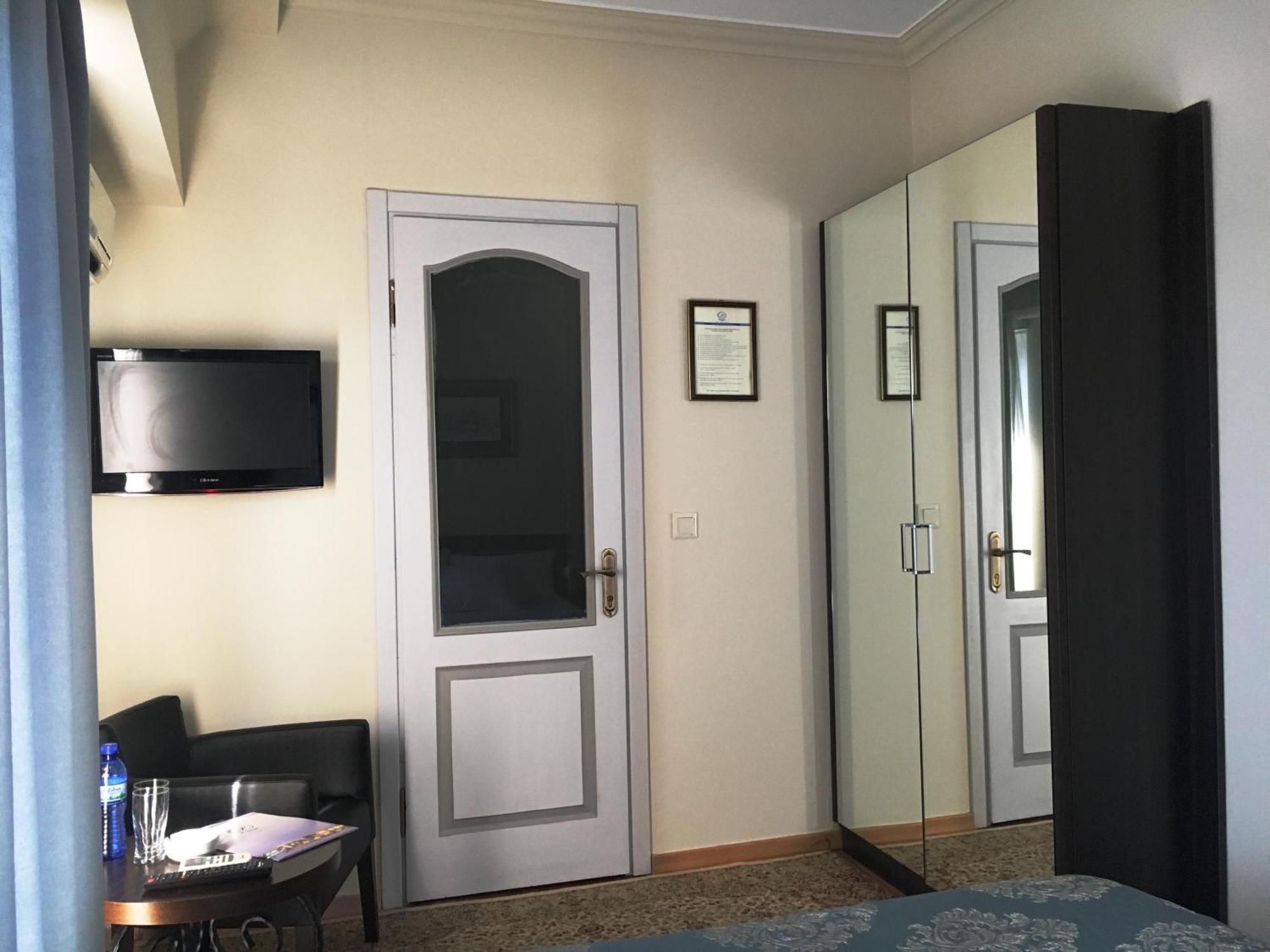 טביליסי Prestige Palace - Esquisse Hotel חדר תמונה